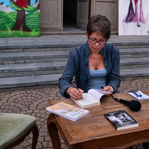 La Scrittrice Linda Pines Presenta Il Suo Libro A San Damiano Per Un