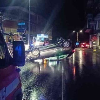 Auto si ribalta a Costigliole d’Asti: intervento dei Vigili del Fuoco