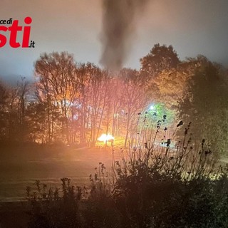 Auto in fiamme a Serravalle