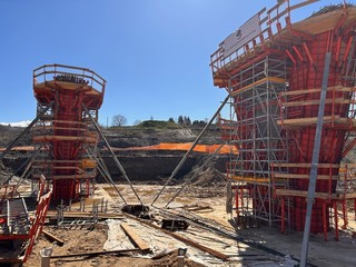 Alcuni momenti del sopralluogo sul cantiere dell'autostrada Asti-Cuneo grazie all'iniziativa di Itinera, Confindustria Piemonte e Confindustria Cuneo