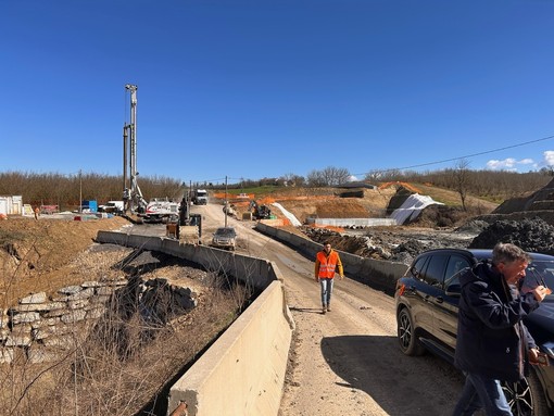 Alcuni momenti del sopralluogo sul cantiere dell'autostrada Asti-Cuneo grazie all'iniziativa di Itinera, Confindustria Piemonte e Confindustria Cuneo