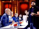 Paris ritratto con la giuria di IGT durante un momento dello show televisivo