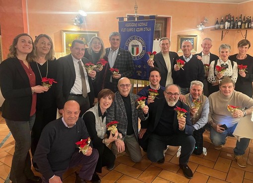 Il gruppo di partecipanti alla cena degli auguri