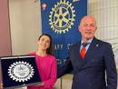 Alice Sotero ritratta con il presidente Rotary Club Paolo Marmo