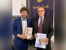 Davide Aschieri (a sinistra) con il presidente Rotary Club Asti Maurizio Mela