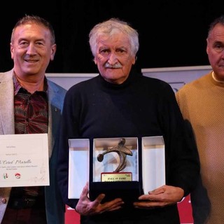 Marello (al centro) ritratto con il presidente nazionale della Federazione Tamburello Edoardo Facchetti (a sinistra) e con Mimmo Basso, presidente provinciale della Federazione Tamburello (Ph. Merfephoto - Efrem Zanchettin)