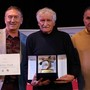 Marello (al centro) ritratto con il presidente nazionale della Federazione Tamburello Edoardo Facchetti (a sinistra) e con Mimmo Basso, altro campionissimo di questo sport  (Ph. Merfephoto - Efrem Zanchetti)