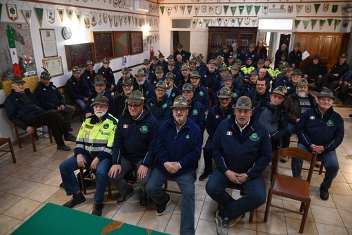 Foto di gruppo per gli alpini astigiani (ph. Roberto Signorini)