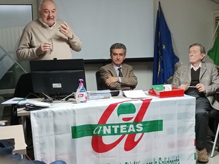 Due immagini relative l'assemblea costituente