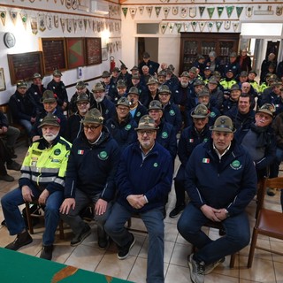 Foto di gruppo per gli alpini astigiani (ph. Roberto Signorini)