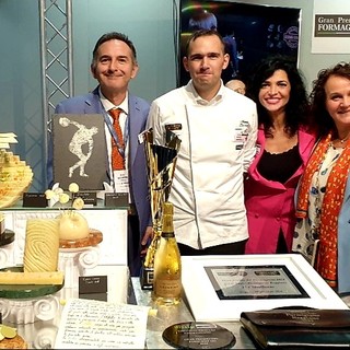 È Marco Zacchello, dal Veneto, il vincitore della seconda edizione del Gran Premio del Formaggiaio organizzato dalla Guilde Internationale des Fromagers al B2Cheese di Bergamo