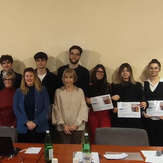 Foto di gruppo al termine della consegna delle Borse di studio