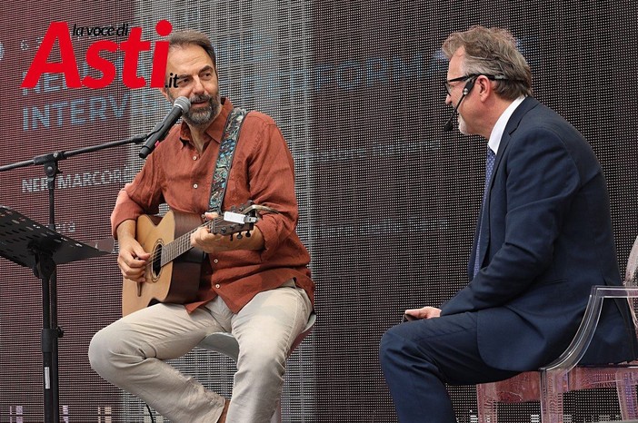 Neri Marcorè sul palco del Barbera Wine Festival