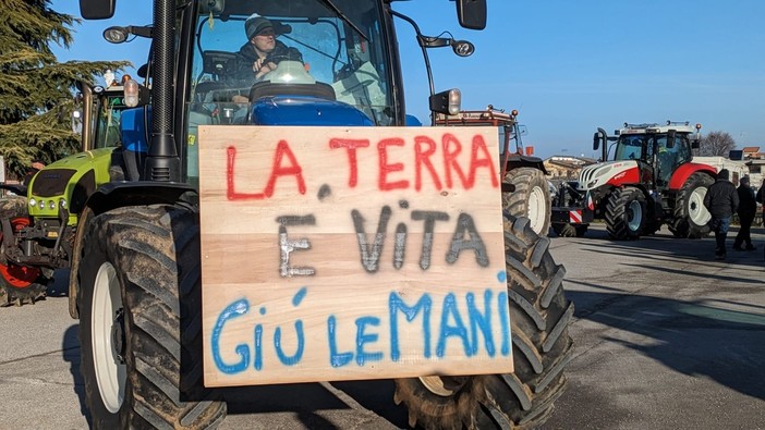 Dopo Sanremo, non si fermano le proteste dei trattori: astigiani in piazza ad Alba venerdì 16 febbraio