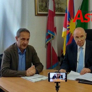 Nell'immagine (d'archivio) il consigliere comunale Massimo Cerruti con l'avvocato Alberto Pasta