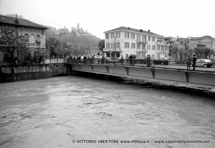 Canelli 1994 Ph. Vittorio Ubertone (www.saporidelpiemonte.net)