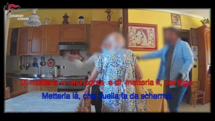 Novantunenne di Casale Monferrato smaschera coppia di astigiani che tenta di truffarla e chiama i carabinieri [VIDEO]