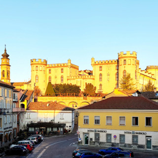 Il castello di Costigliole ritratto dal Palazzo Comunale