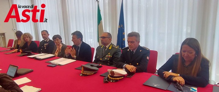 Il prefetto Ventrice, accanto a lui il questore Marina Di Donato e il comandante della Guardia di Finanza Antonio Garaglio