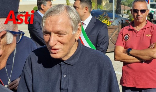 Don Ciotti ritratto in occasione della consegna della cittadinanza onoraria di Isola d'Asti