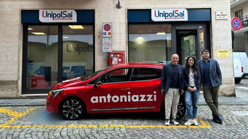 Nell’immagine, da sinistra a destra: Massimo (Direttore vendite Antoniazzi), Alessia (impiegata Unipol) e Alessandro Saccon (consulente della Unipol di via Cavour)