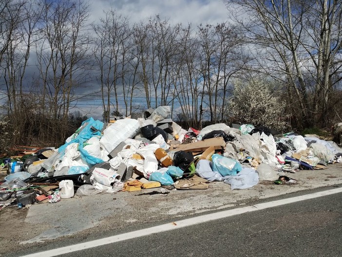 Asti, cronache di 'ordinario' degrado: l'ennesima segnalazione arriva da viale don Bianco