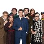 Ettore Bassi (al centro in completo blu) con il resto del cast di &quot;Trappola per topi&quot; in scena domani sera al Teatro Alfieri di Asti