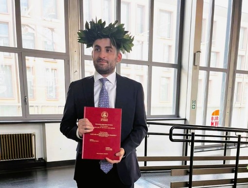 Francesco Rosso con la tesi di laurea