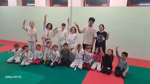 La scuola Judo Shobukai ben figura alle gari giovanili di Leinì