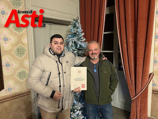 In foto il sindaco di Castelletto Molina, Luca Gabutto insieme a Franco Novelli