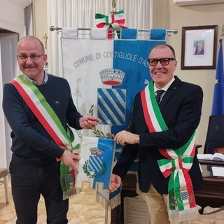 Il sindaco di Costigliole d'Asti Enrico Alessandro Cavallero (a destra nell'immagine) con il collega saluzzese Fabrizio Nasi