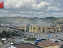 Il fumo conseguente l'incendio appiccato al centro commerciale &quot;Il Castello&quot; di Canelli