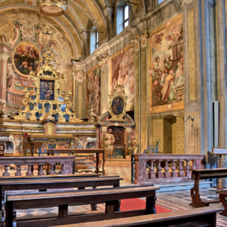 Il suggestivo interno della chiesa della Consolata