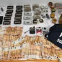 Doppio blitz antidroga della Polizia: sequestrati cocaina, hashish e 20.000 euro