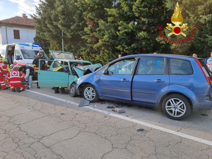 Villafranca: scontro frontale tra due auto in regione Case Bruciate