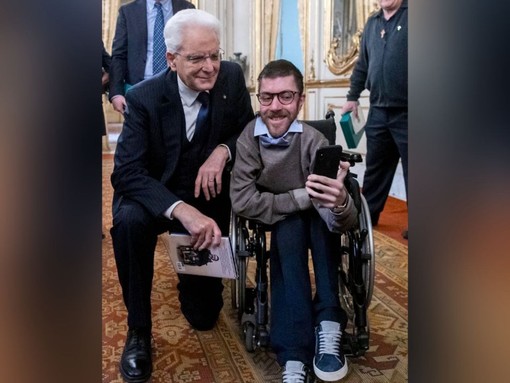 Iacopo Melio con il presidente della Repubblica Sergio Mattarella (immagine tratta dal profilo X di Mello)