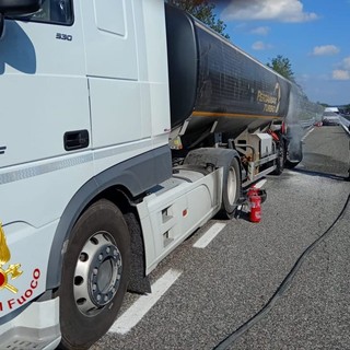 Vigili del fuoco impegnati in autostrada