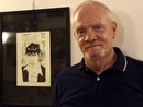 Luigi Piccatto con una tavola di Dylan Dog da lui disegnata