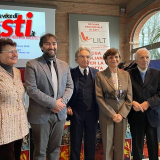 In foto da sinistra: Ausilia Quaglia (vicesindaco), Simone Nosenzo (sindaco),  Bartolomeo Marino (presidente Lilt Asti), Marina Di Donato (questore Asti), Silvio Garattini (medico e ricercatore)