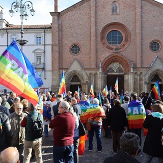 &quot;Persone, non numeri&quot;: torna la lettura collettiva in piazza Statuto