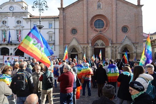 &quot;Persone, non numeri&quot;: torna la lettura collettiva in piazza Statuto