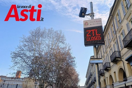 Il varco di accesso ZTL di piazza Alfieri (ph. Merfephoto - Efrem Zanchettin)