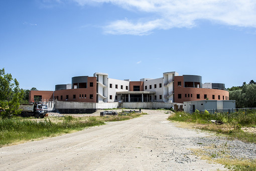 Ospedale della Valle Belbo, finalmente il via libera all'ampliamento. Punto di primo intervento, medicalizzata, elisuperficie