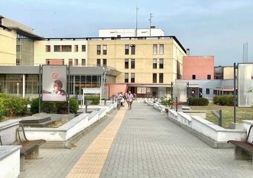 Il percorso pedonale di accesso all'ospedale di Asti