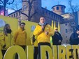 Mezzi agricoli e manifestanti in piazza Castello