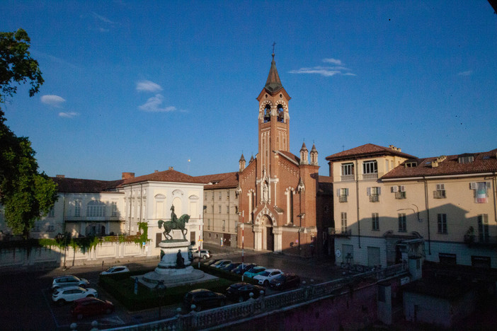 Piazza Cairoli, uno dei molti punti di interesse turistico della città di Asti