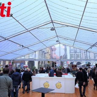 La tensostruttura che ospiterà la Fiera del Tartufo di Asti (scatto, come i successivi a fine articolo, realizzati da Merfephoto - Efrem Zanchettin)