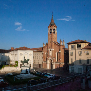 Piazza Cairoli, uno dei molti punti di interesse turistico della città di Asti