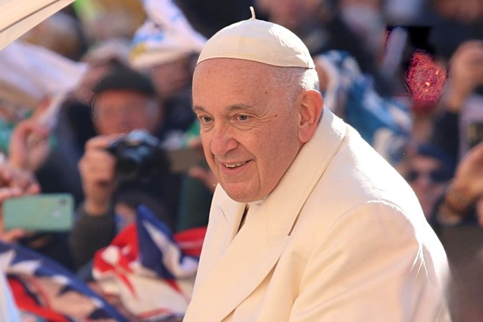 Un immagine di Papa Bergoglio durante la sua visita astigiana - Ph. Merfephoto - Efrem Zanchettin