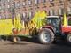 Mezzi agricoli e manifestanti in piazza Castello